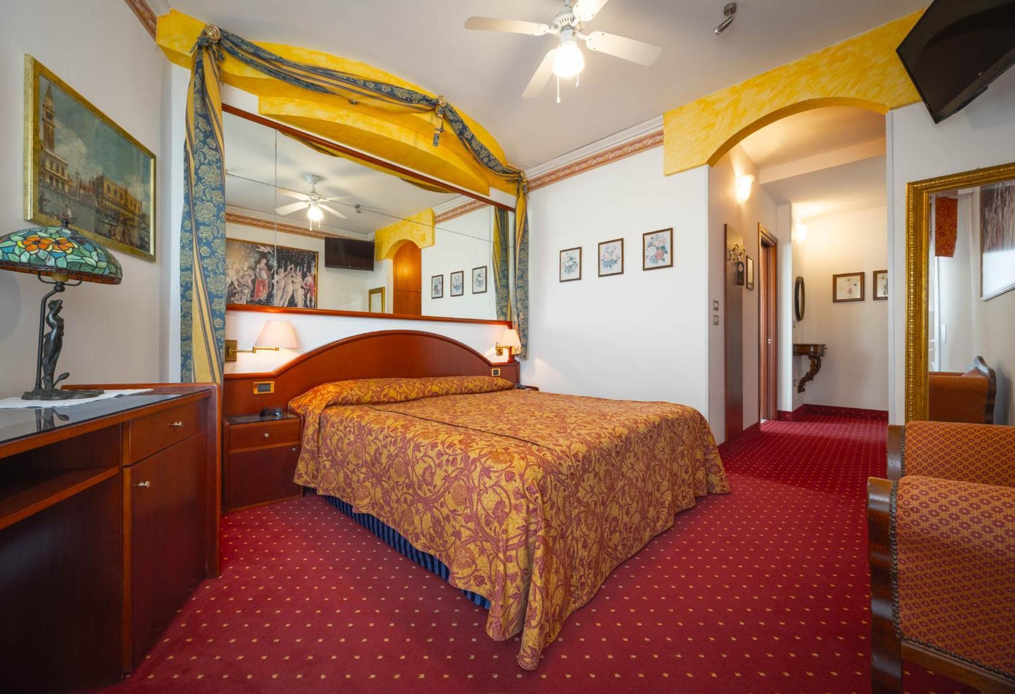 Napoleon Hotel