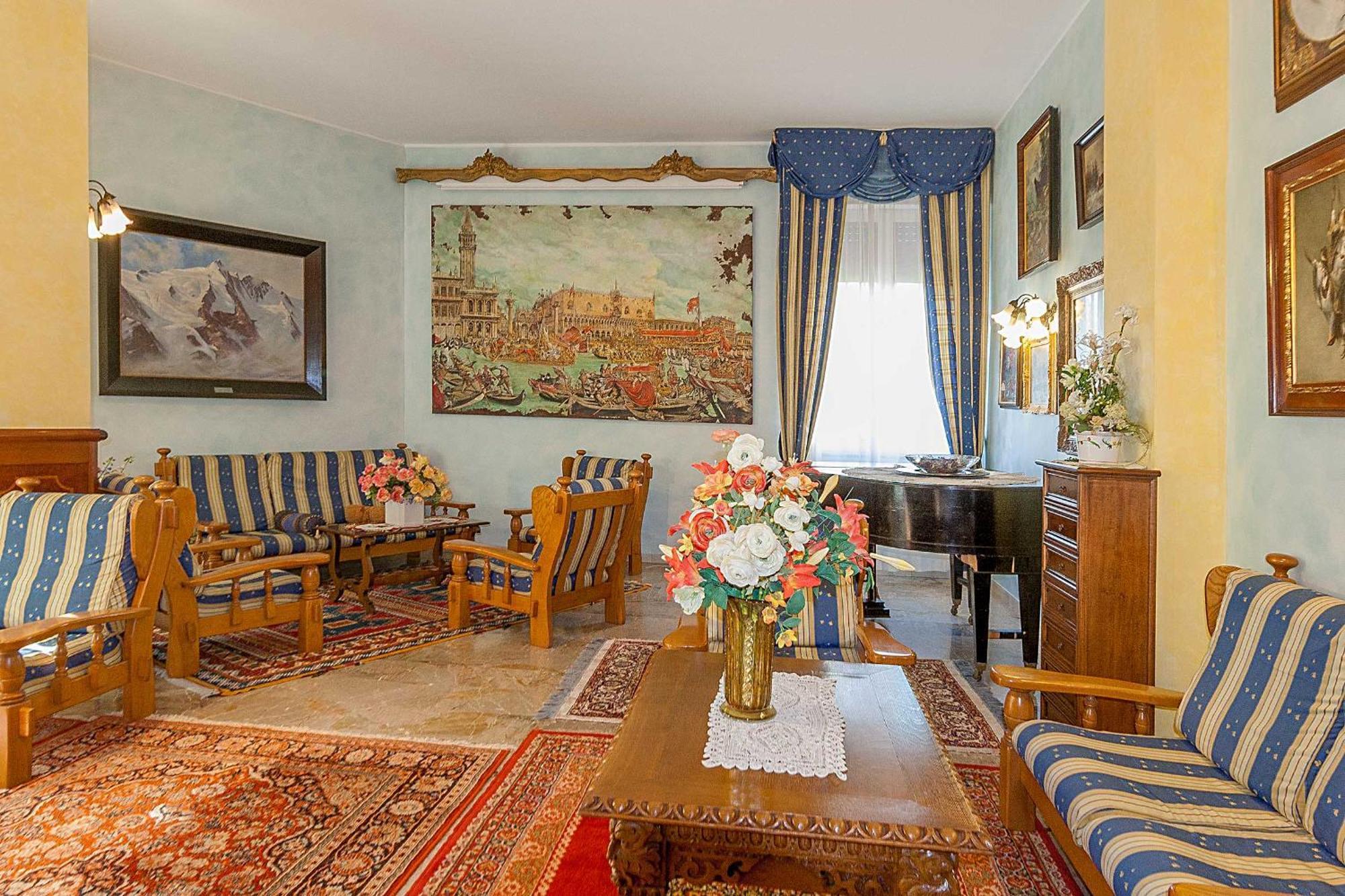 Napoleon Hotel 4*